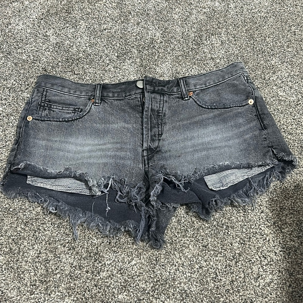 Free people denim shorts women’s size 28 Grey we the free cutoff Shorts
